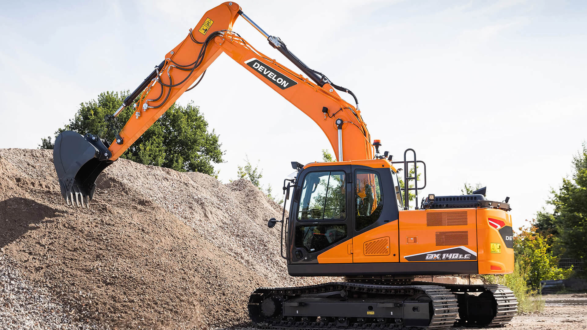 Develon_excavator_1920x1080.jpg
