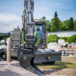 Steelwrist-XTR20-tiltrotator-on-excavator-scaled.jpg