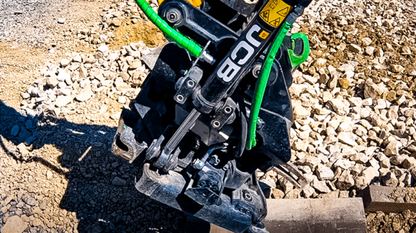 Steelwrist_JCB-Hydradig-working_890x467.png