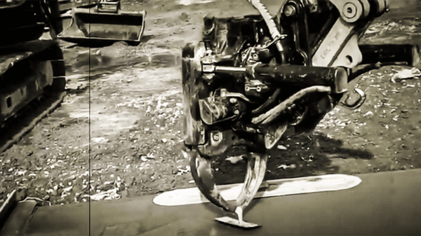 Steelwrist_Troweling_concrete_890x467.png
