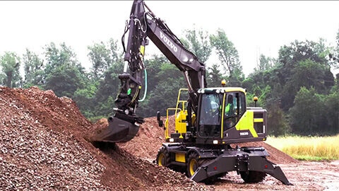 Volvo_EW150E_Steelwrist_tiltrotator_1.jpg